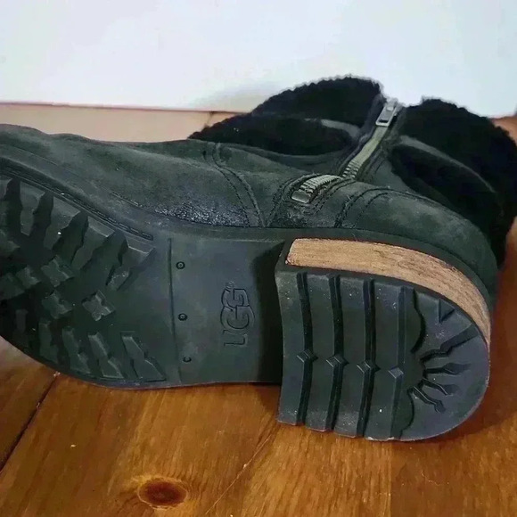 UGG AUSTRIALIA size 9 - Picture 7 of 8